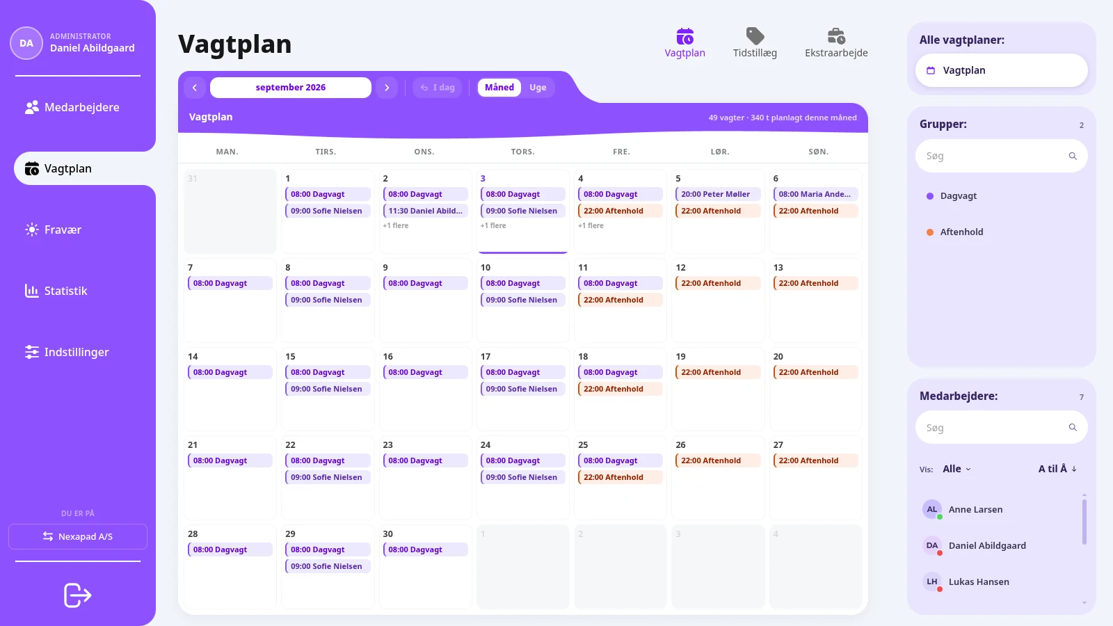 Nexapad's shift plan for a month, a calendar of day and evening shifts, with groups and staff in a side panel. The screen is in Danish.